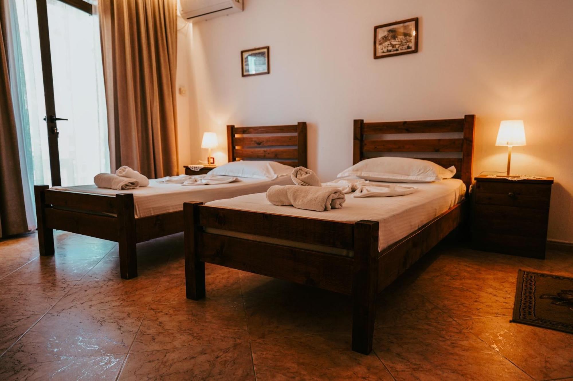 Maya Hostel Берат Екстер'єр фото
