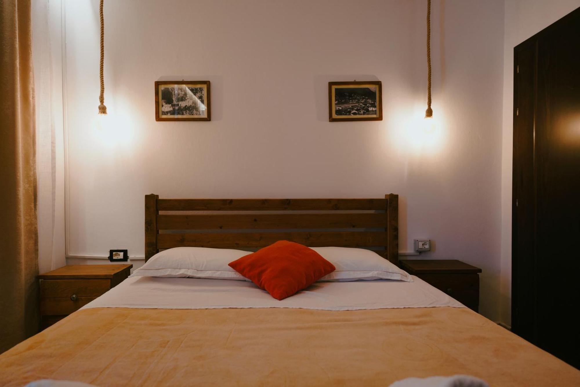 Maya Hostel Берат Екстер'єр фото