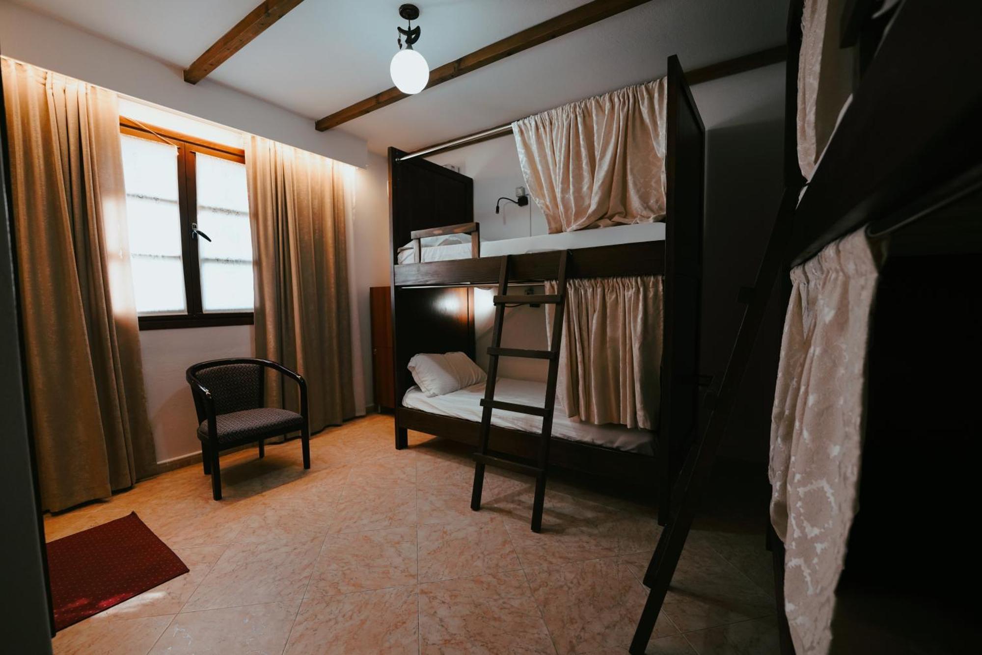 Maya Hostel Берат Екстер'єр фото